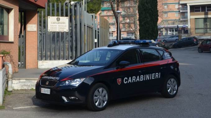 seat-leon-carabinieri.jpg