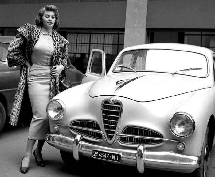 Sophia Loren ALfa 1900.jpg