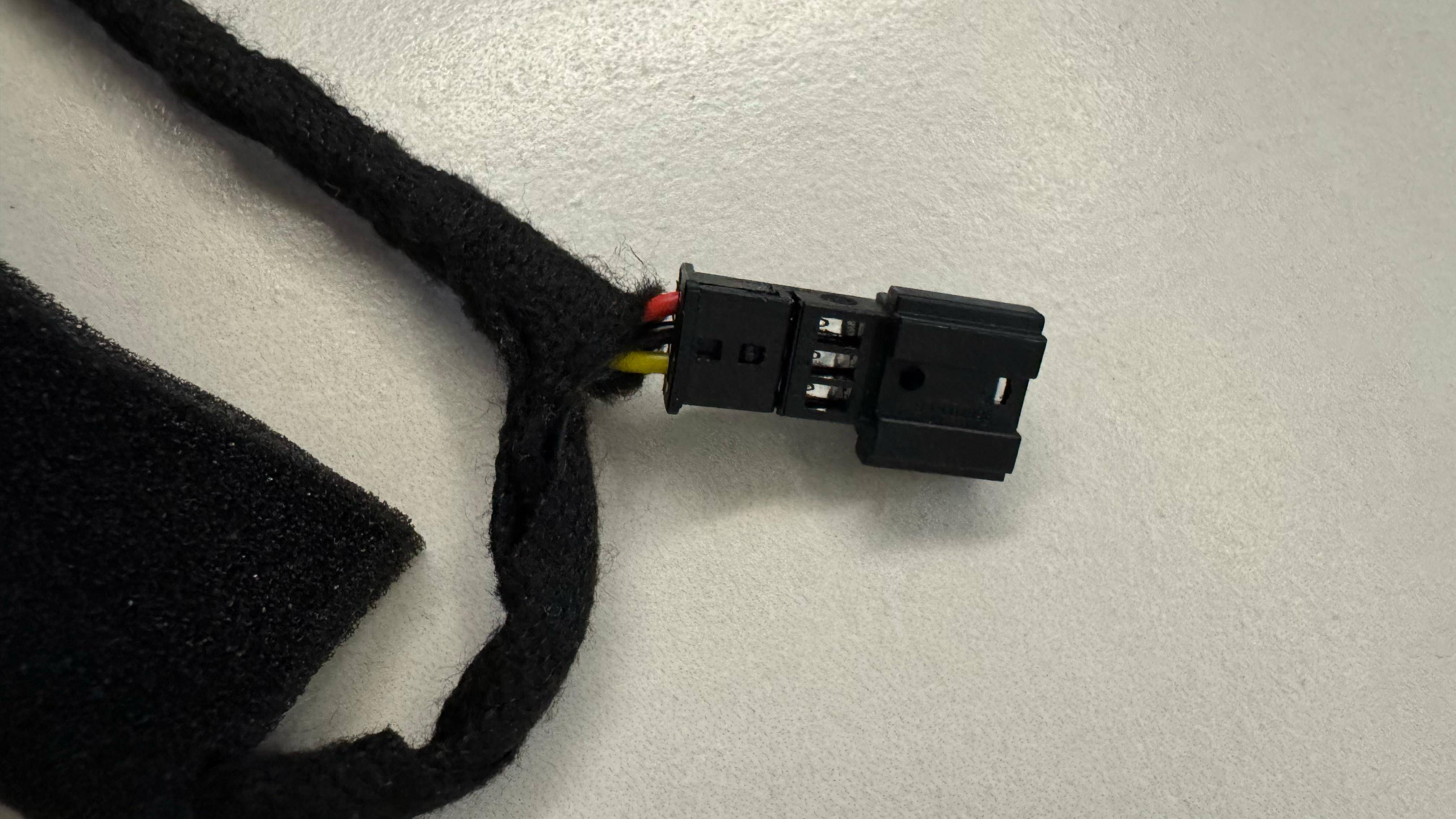 Source_connector.jpg