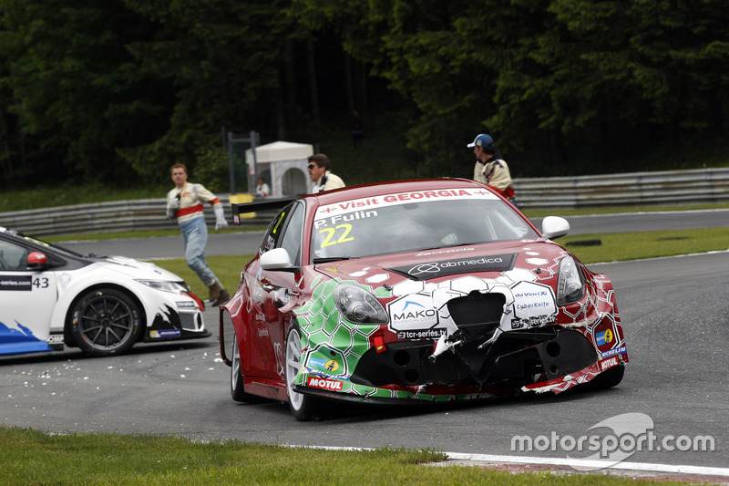 tcr-salzburg-2016-petr-fulin-mulsanne-racing-alfa-romeo-giulietta-tcr-crash.jpg