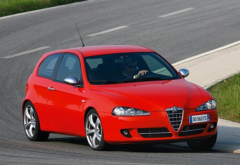 www.omniauto.it_awpImages_photogallery_2006_5108_photos_alfa_147_q2_37206.jpg