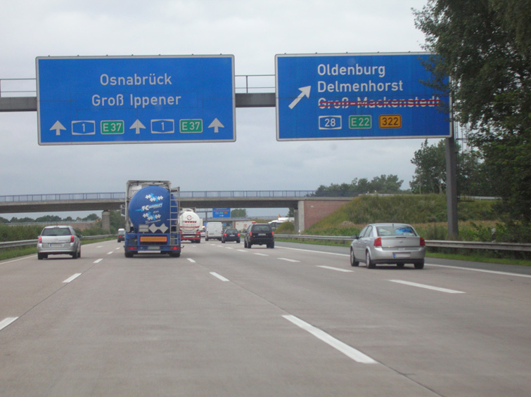 upload.wikimedia.org_wikipedia_commons_7_7d_Autobahn_Overhead_Sign.jpg