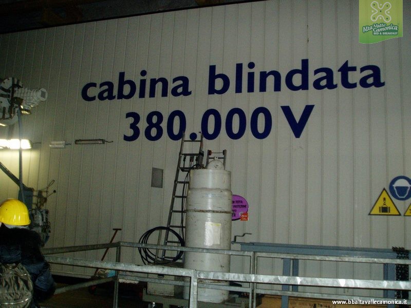 www.bbaltavallecamonica.it_foto_edolo_centrale_idroelettrica_visita_cabina_blindata.jpg