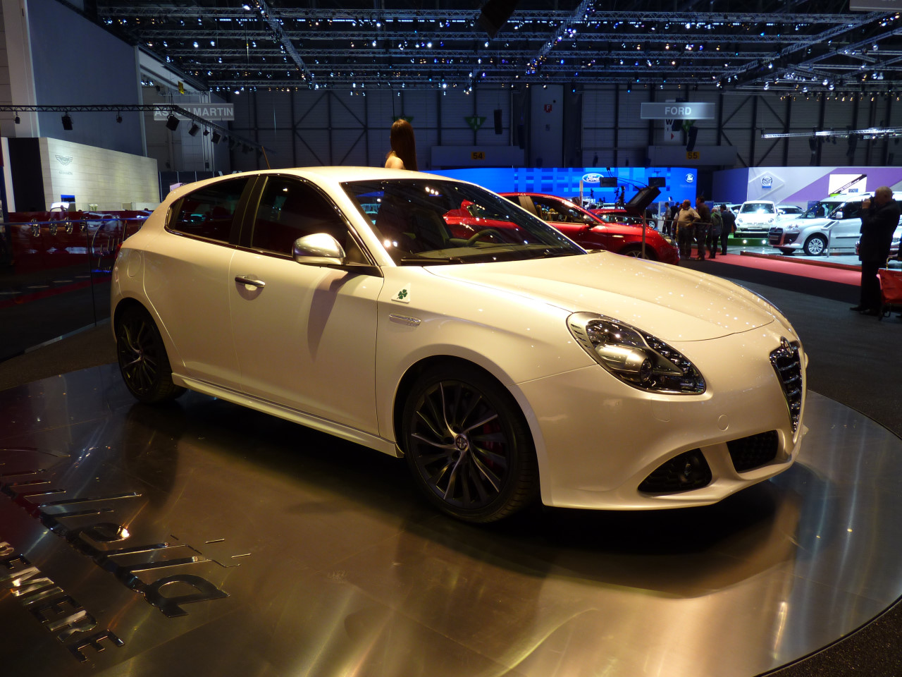 www.blogcdn.com_es.autoblog.com_media_2010_03_giuliettagin03.jpg