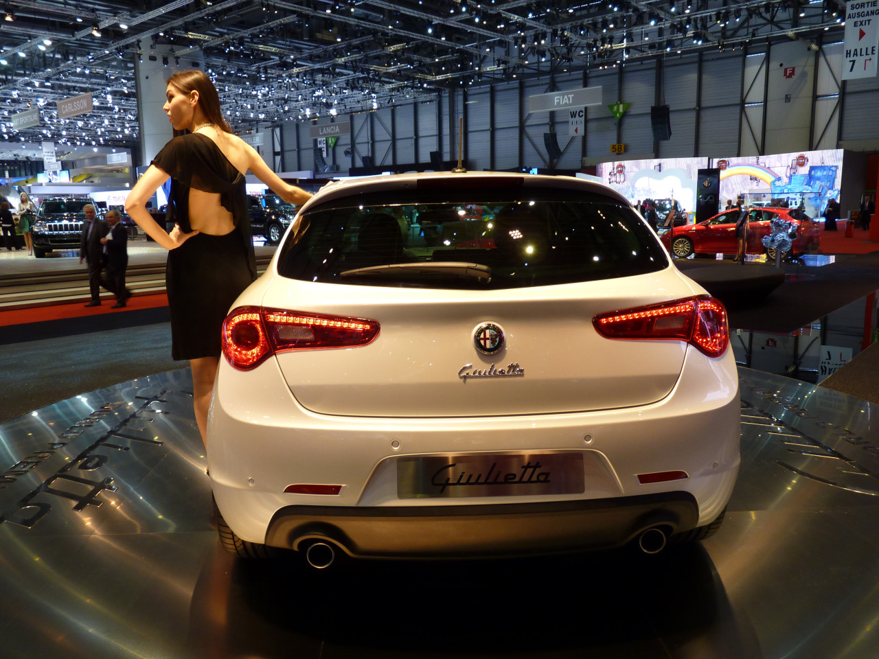 www.blogcdn.com_es.autoblog.com_media_2010_03_giuliettagin05.jpg