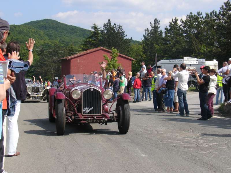 www.clubruoteclassiche.it_Galleries_1000miglia_Passo_della_Futa_19_Maggio_2007_images_DSC07172.jpg