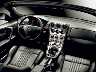 www.diseno_art.com_images_2_Alfa_Romeo_Spider_interior.jpg