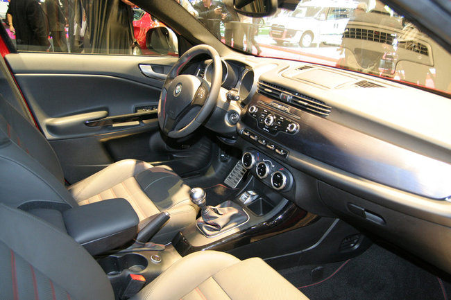 www.omniauto.it_awpImages_photogallery_2010_10829_photos650_al0c954565f6e83b0fde3894ce0c2b765a.jpg