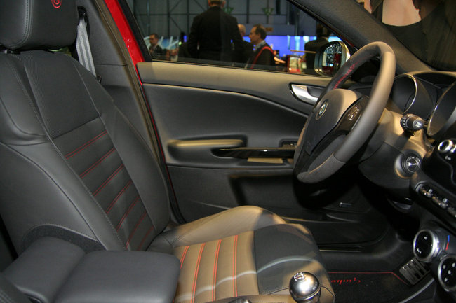 www.omniauto.it_awpImages_photogallery_2010_10829_photos650_al68b1288a5b4bc317ad4b24dc65d031bb.jpg