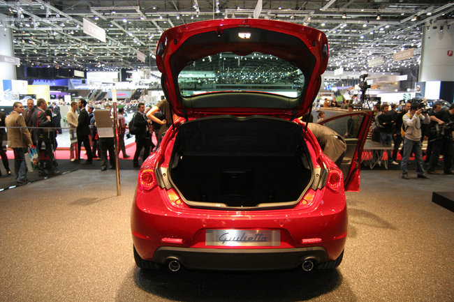 www.omniauto.it_awpImages_photogallery_2010_10829_photos650_al737846043e57dbc6693f5dd20c6d731a.jpg