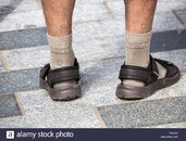 uomo-di-indossare-i-calzini-e-sandali-pk8d47.jpg