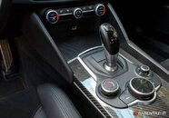 alfa-romeo-giulia-quadrifoglio-tunnel-centrale.jpg