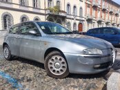 Alfa Romeo 147 pre-restyling front 3-4.jpg