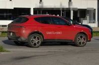 alfa-romeo-2025-phev-rouge.webp