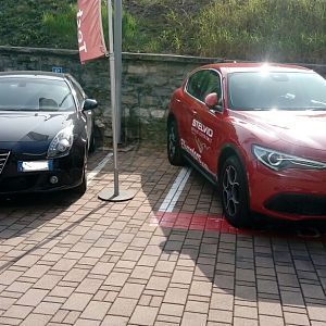 Alfa Romeo Giulietta e Stelvio Red