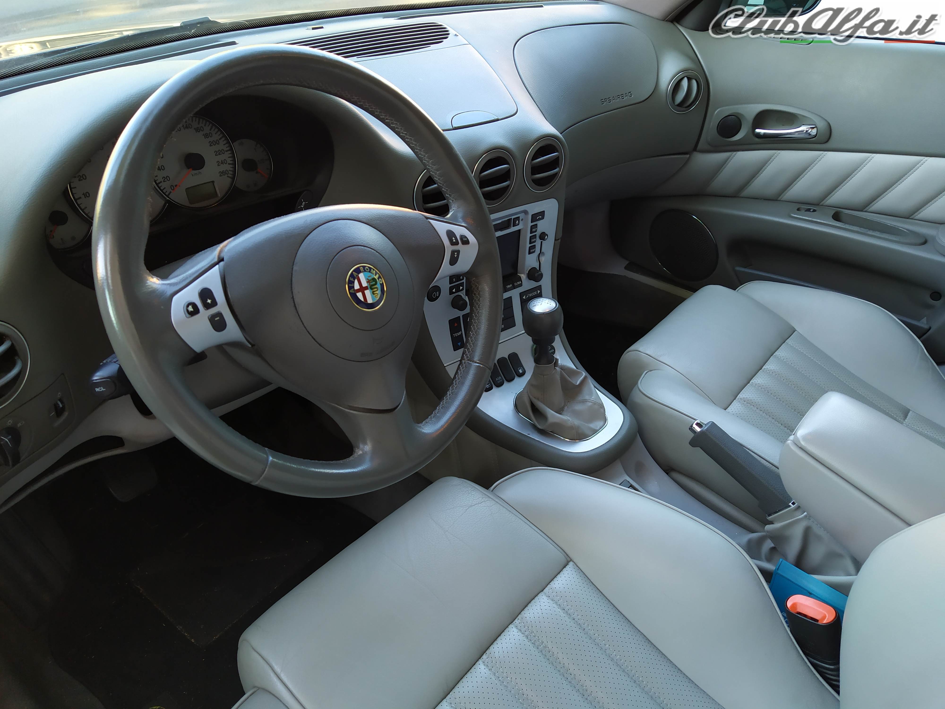 Alfa 166 int1