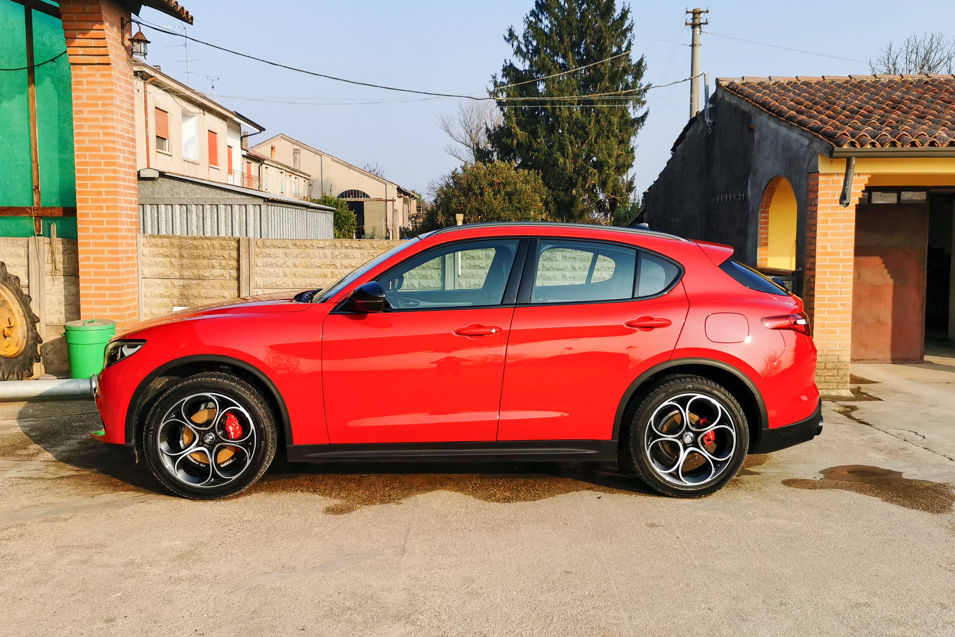 Alfa Romeo Stelvio B-Tech (3).jpg